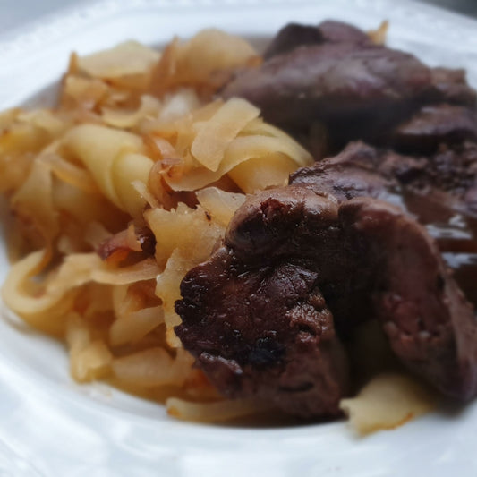 Hähnchenleber mit Zwiebel-Apfel-Gemüse