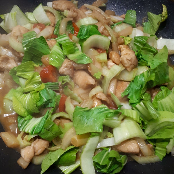 Hähnchenpfanne mit Pak Choi und Spargel